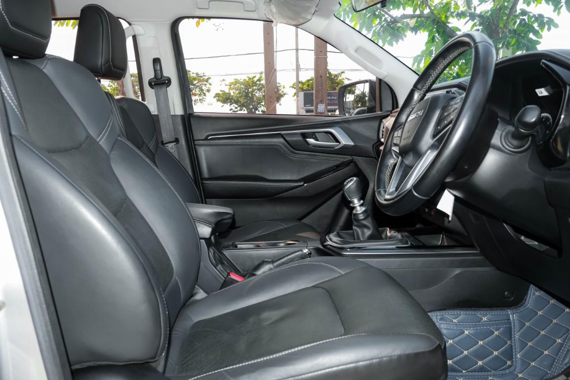 Isuzu Dmax Cab4 Hilander 1.9ZP M/T 220 *RK2136*